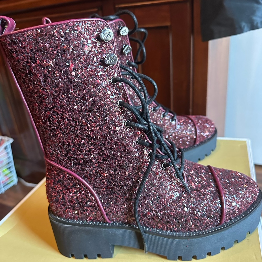 Flawed-NIB-Michael Kors - glitter combat boots-Excess glue at the oft toe.